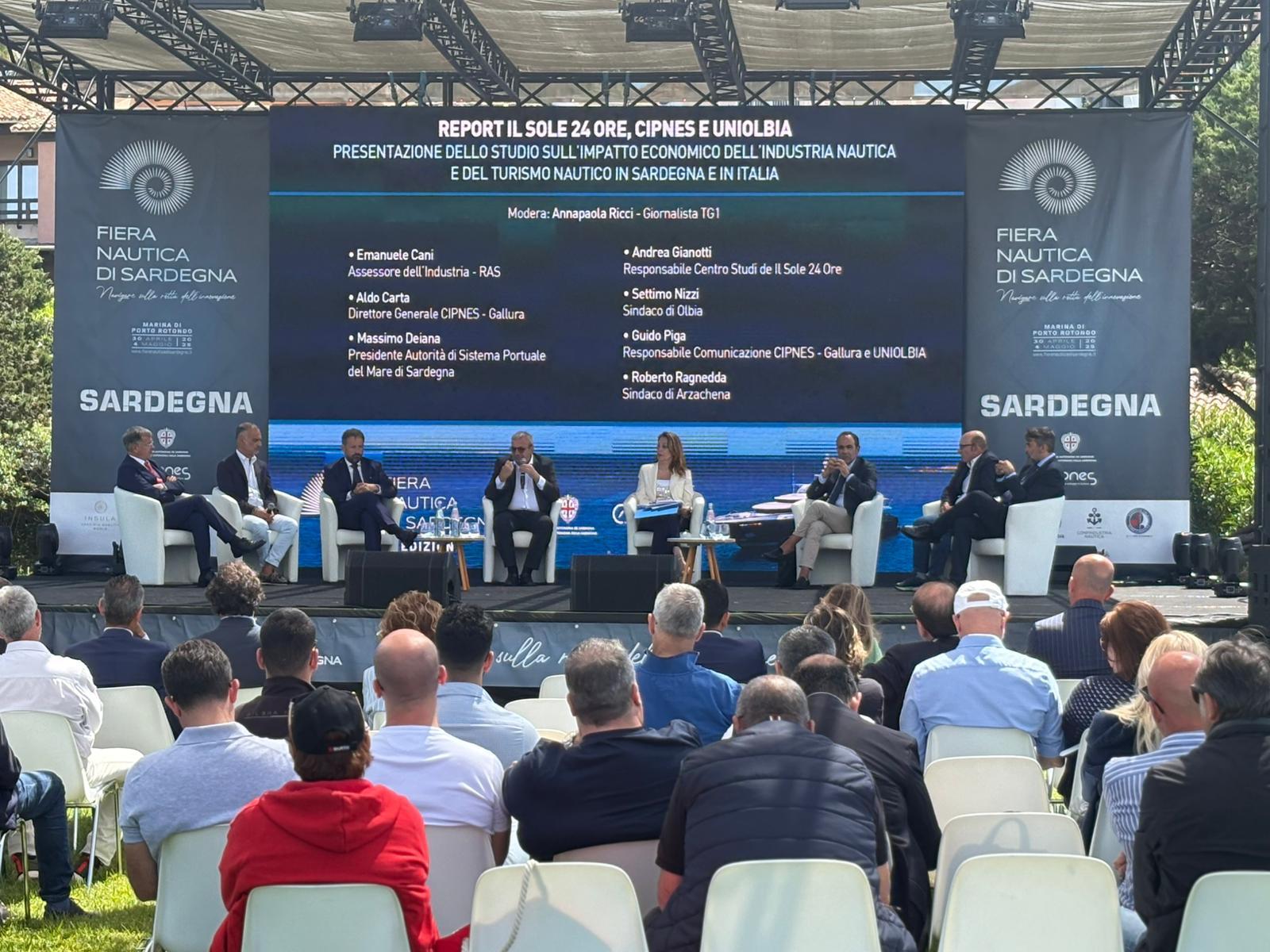 Il palco alla Fiera Nautica di Sardegna. Ph. Clara Santinelli